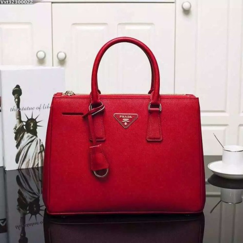 prada saffiano 33 cm